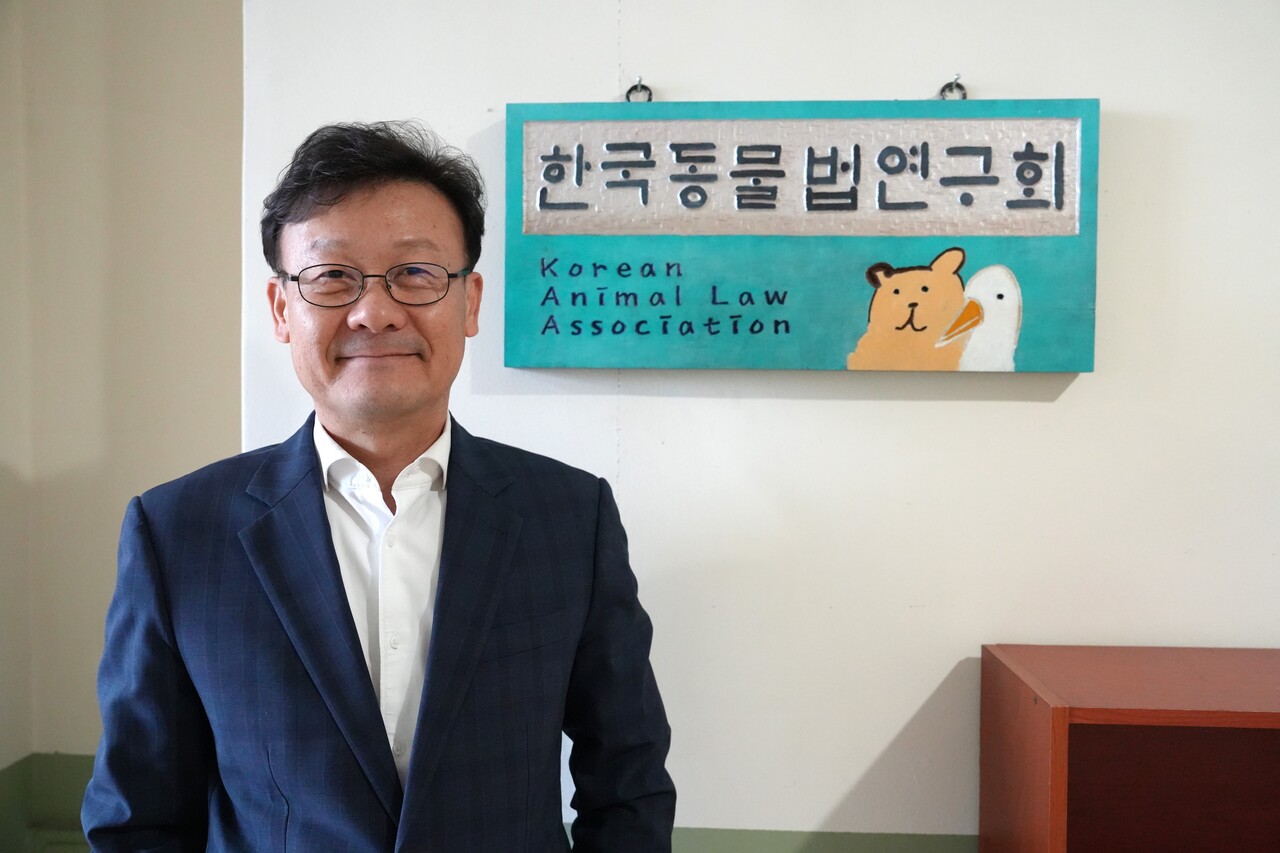 한국동물법연구회 회장인 홍완식 교수는 연구자들의 연구를 기반으로 좋은 정책과 개선된 법령이 나올 수 있다고 설명했다. [사진=여세린 기자] 